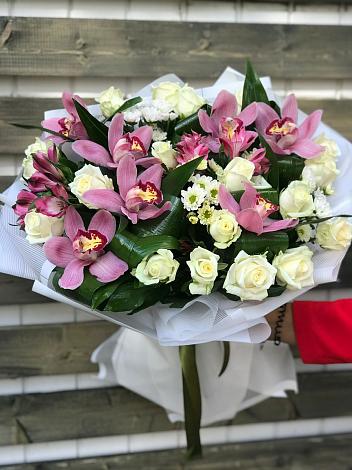 Букет цветов из: Розы и Хризантемы в Шемордан