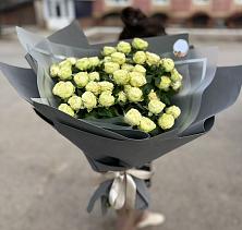 Букет Белые кустовые розы Солинеро в Шемордан