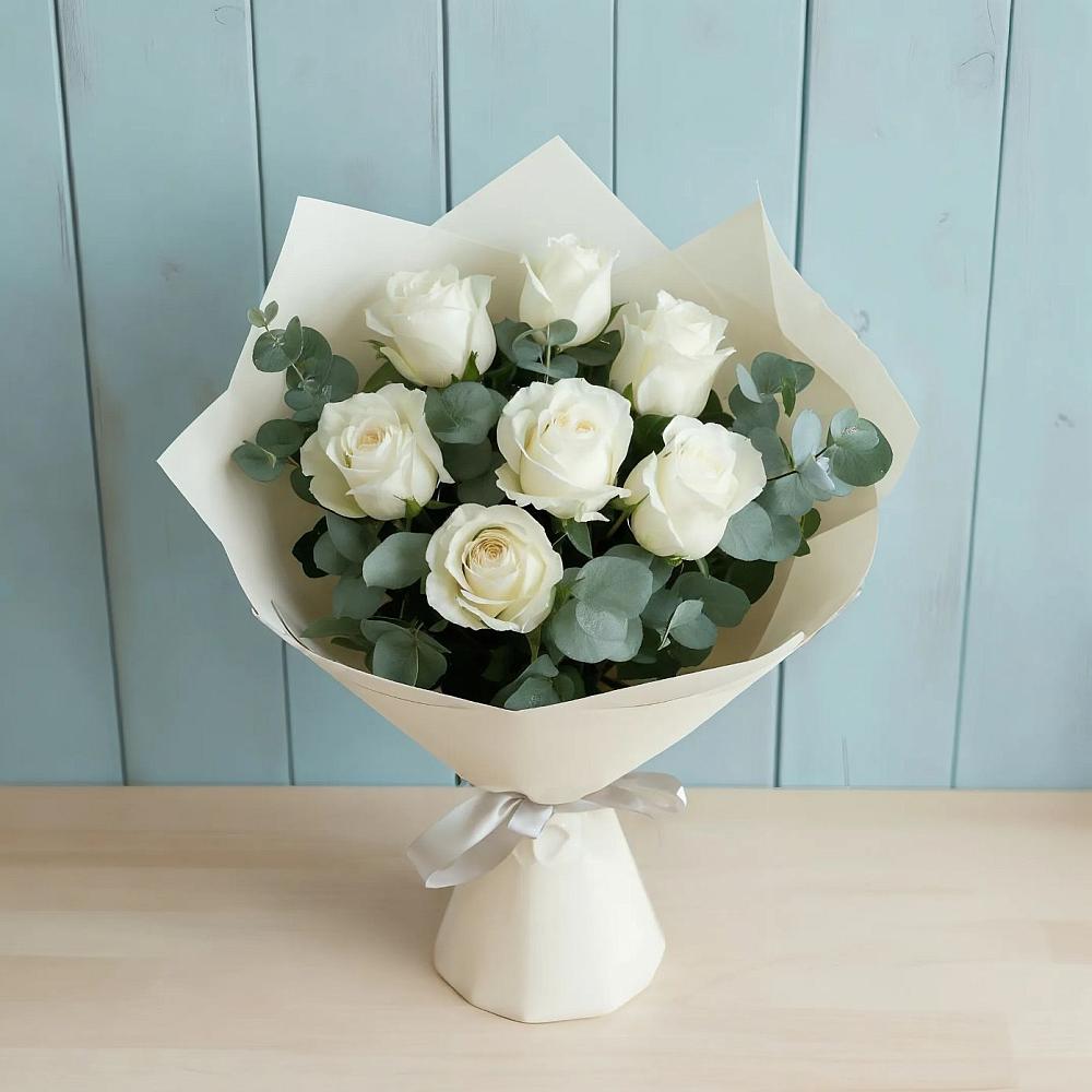 Букет Белые розы в Эвкалипте в Шемордан