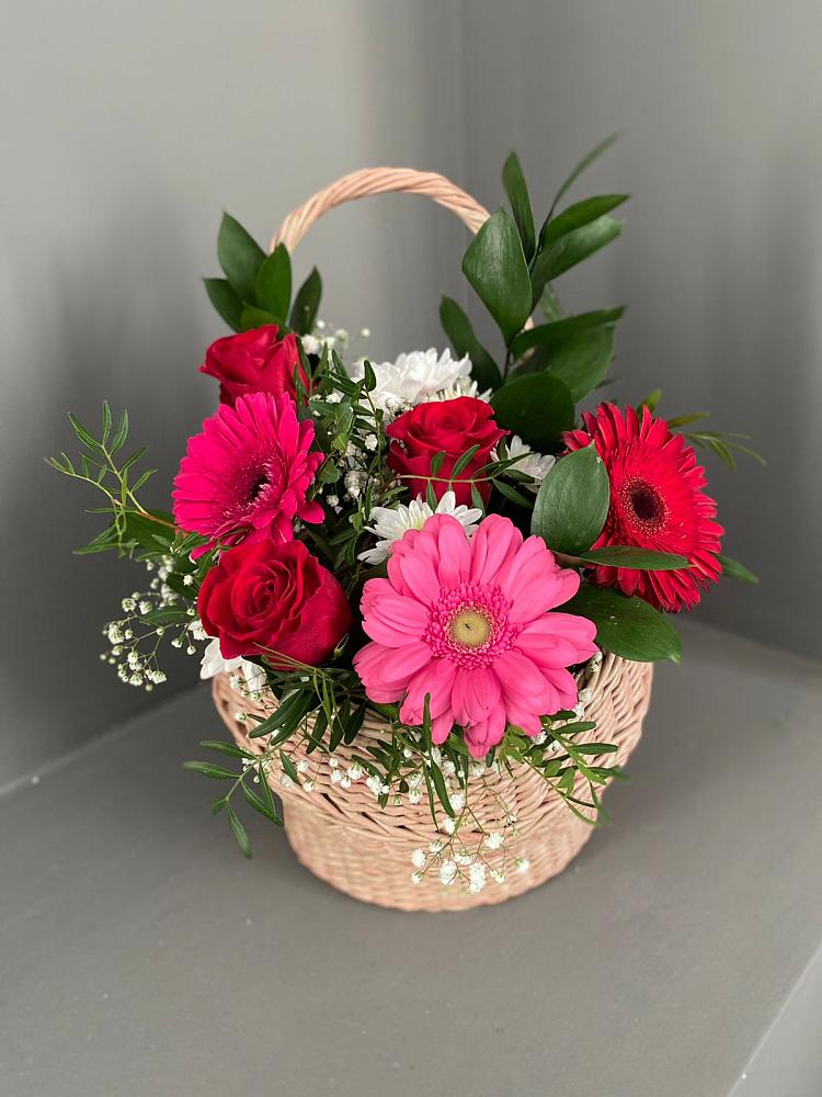 Цветочная композиция из Розы, Хризантемы и Герберы в корзине в Шемордан