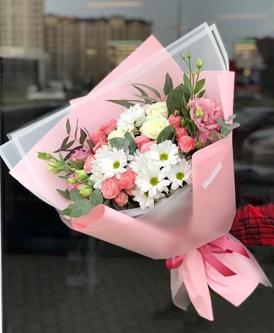 Букет цветов из: Розы, Лизиантусы и Хризантемы в Шемордан